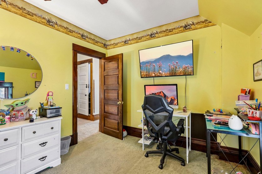 Charming 3-bedroom, 1.5-bath Colonial located just minutes from - photo 24