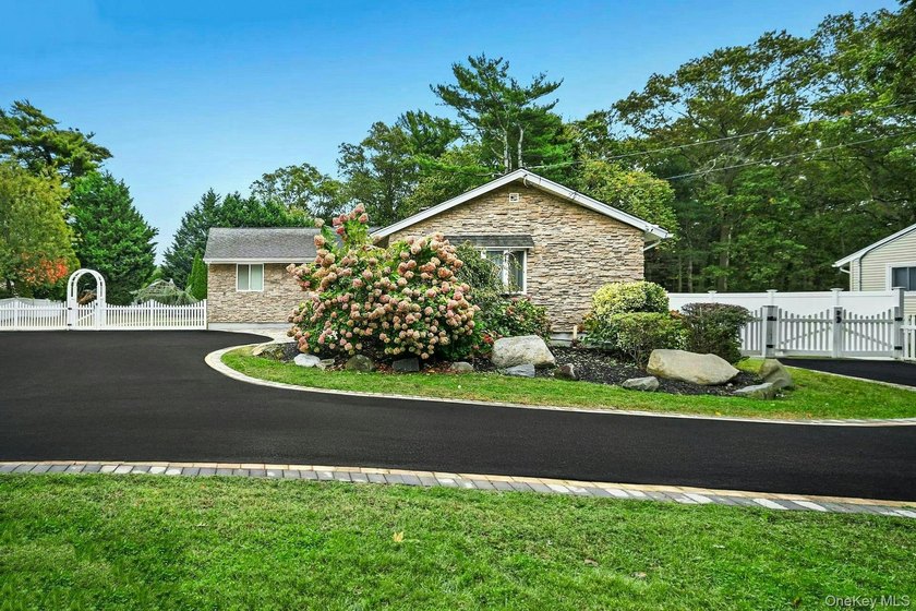 Surprisingly Spacious and Expanded Ranch in Sayville - Updated - photo 4