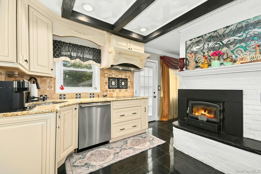 Surprisingly Spacious and Expanded Ranch in Sayville - Updated - photo 9