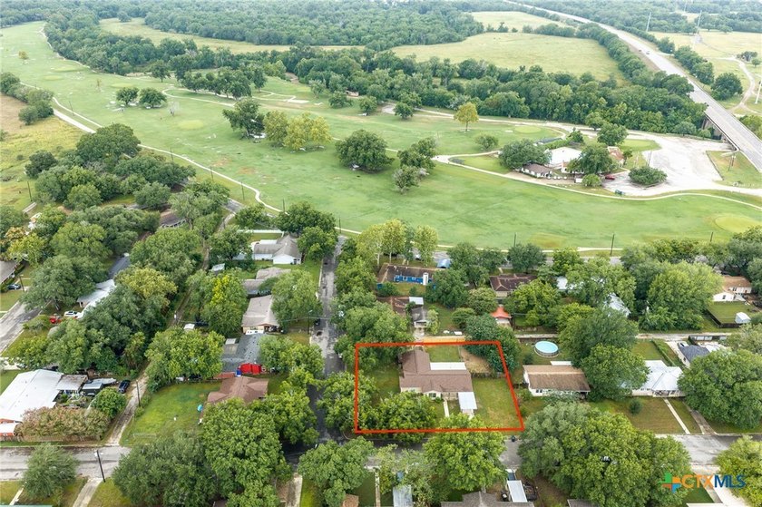 Homes like this are a rare find! Located in one of Luling's most - photo 4