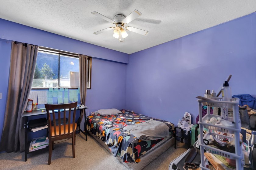 SUNNY MOUNTAIN VIEWS in Valleycliffe. This 3 bed, 3 bath home - photo 10