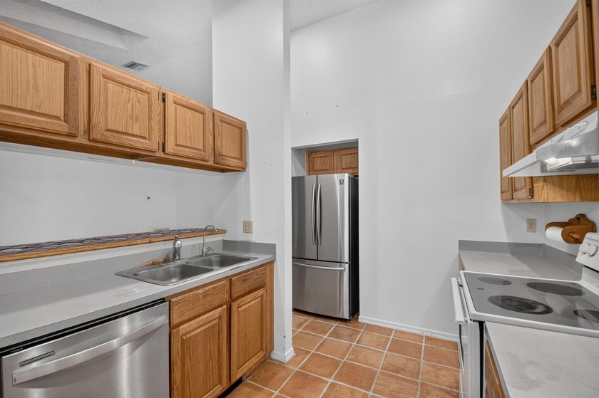 Priced to Sell! Don't miss this fantastic opportunity to own a - photo 12