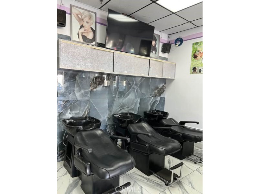 BEAUTY SALON, 4 HAIR STATIONS, 3 WASHING HAIR CHAIRS, 4 NAIL - photo 4