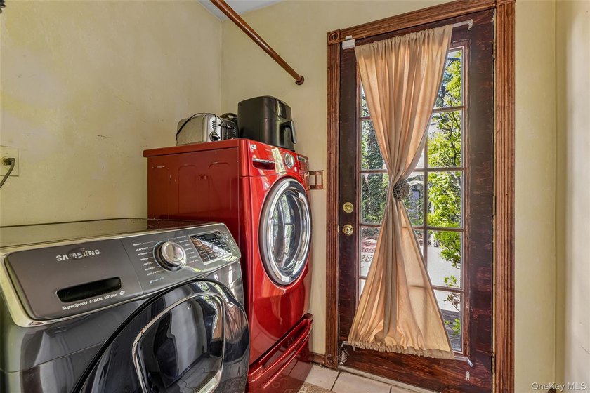 Spacious Colonial In East Patchogue Awaits! This 9-room Colonial - photo 16