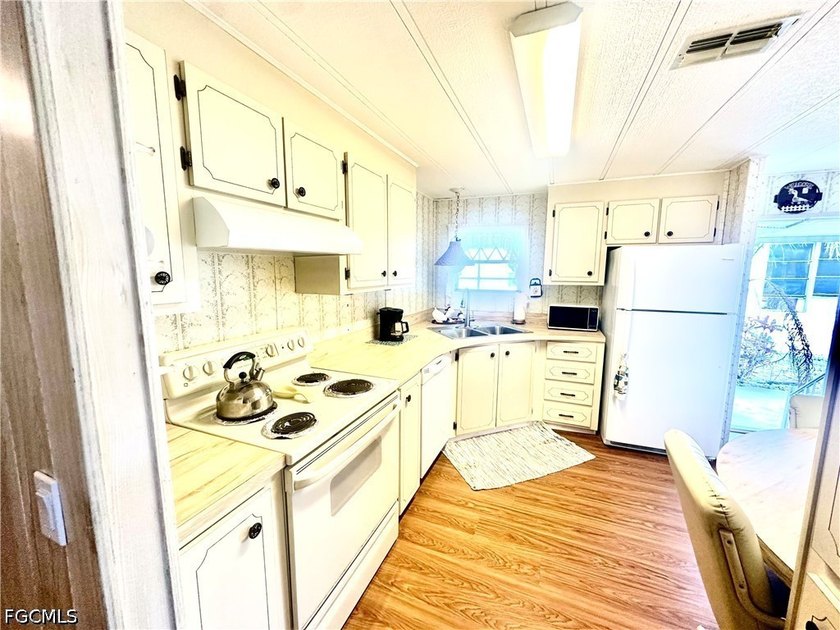 Welcome to 16037 Citron Way, located in the sought-after 55+ - photo 8