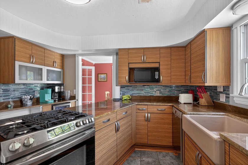 Spacious and beautifully maintained 4-bedroom, 4-bath home - photo 18