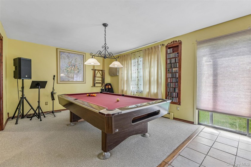 Spacious Colonial In East Patchogue Awaits! This 9-room Colonial - photo 18