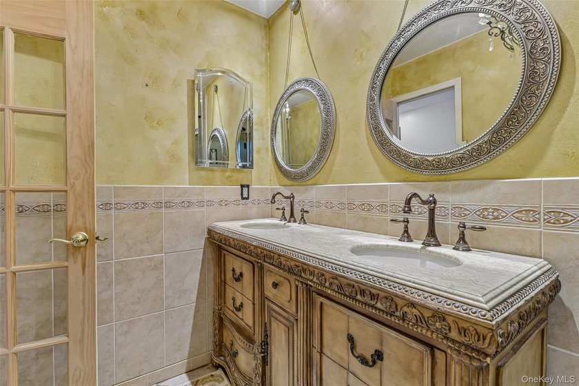 Spacious Colonial In East Patchogue Awaits! This 9-room Colonial - photo 22