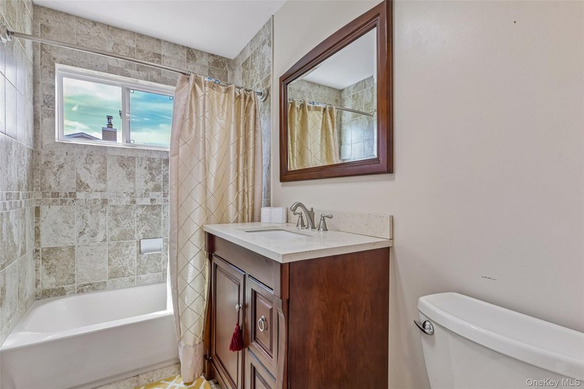 Spacious Colonial In East Patchogue Awaits! This 9-room Colonial - photo 27