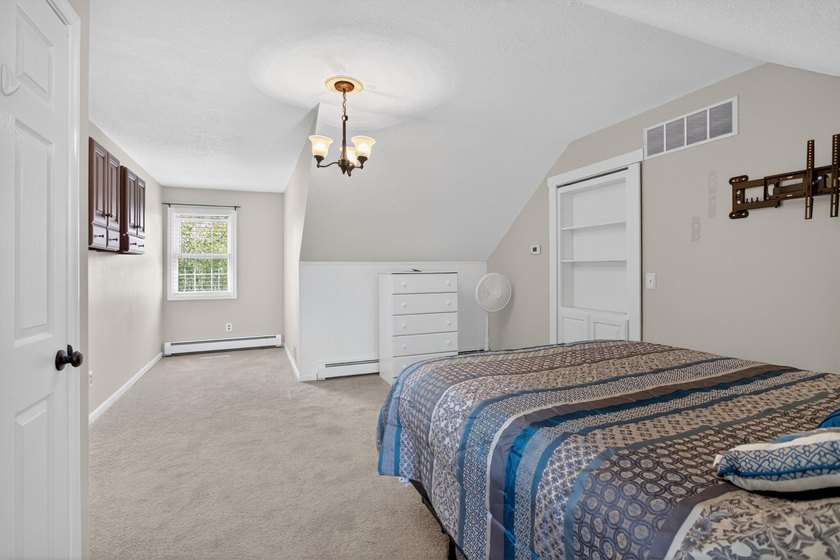 Spacious and beautifully maintained 4-bedroom, 4-bath home - photo 46