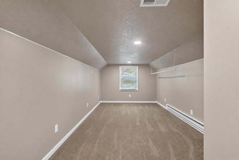 Spacious and beautifully maintained 4-bedroom, 4-bath home - photo 48