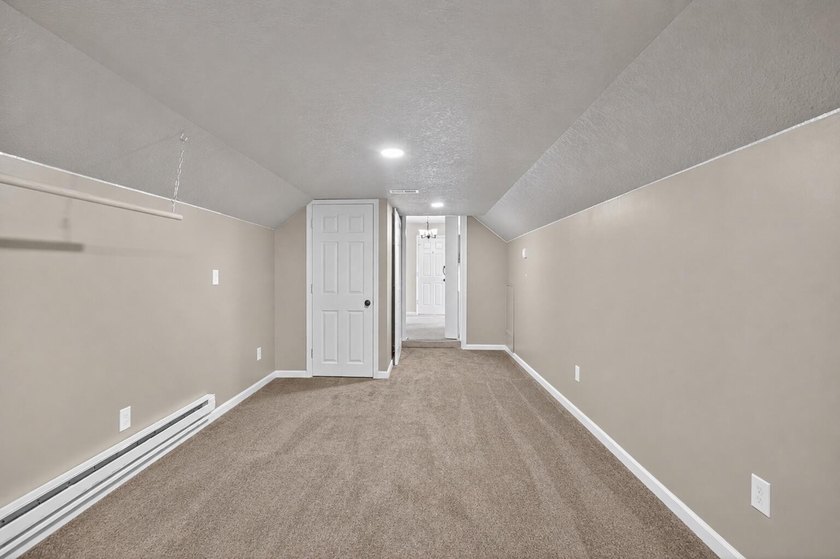 Spacious and beautifully maintained 4-bedroom, 4-bath home - photo 49