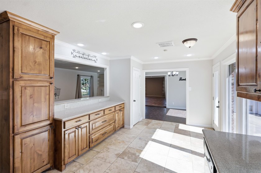 Beautiful 3-bedroom, 2-bath home featuring terracotta tile - photo 10