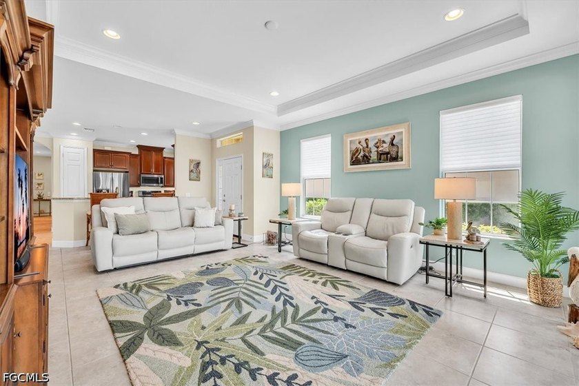 Welcome to this well-maintained 3-bedroom plus den, 2-bath home - photo 4