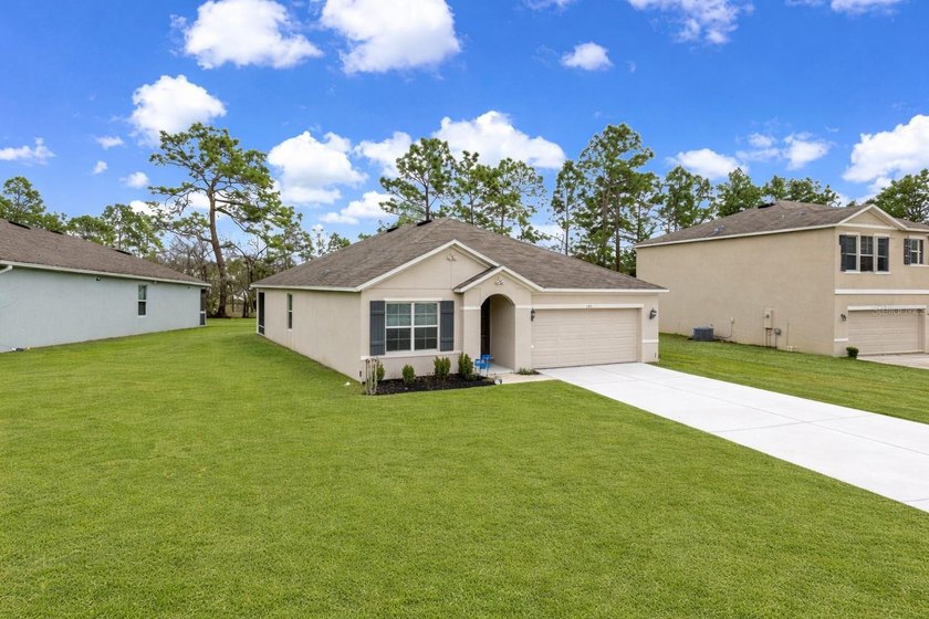 Welcome to this beautifully maintained 3-bedroom, 2-bath home - photo 3