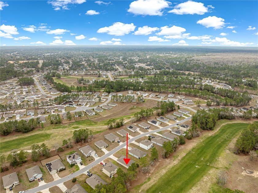 Welcome to this beautifully maintained 3-bedroom, 2-bath home - photo 4