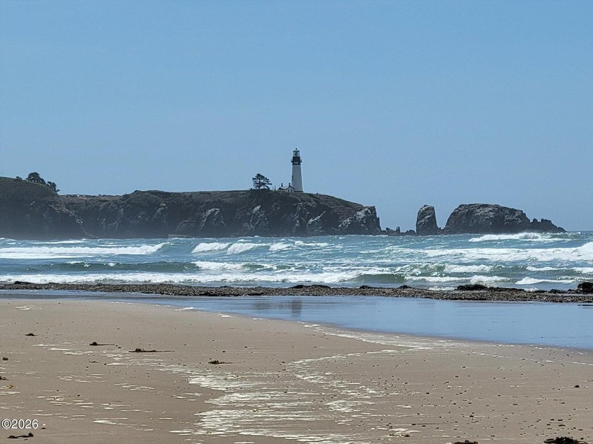 Perched above the Pacific Ocean just moments from Newport's - photo 42