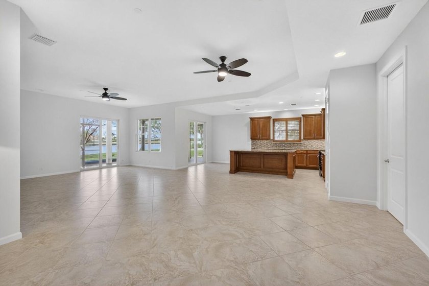 Experience elevated living with a FULL GOLF Membership available - photo 4