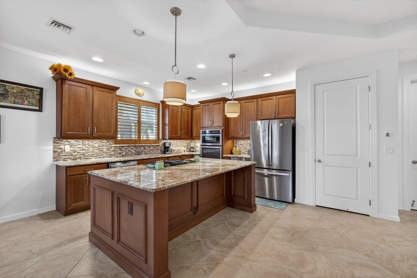 Experience elevated living with a FULL GOLF Membership available - photo 10