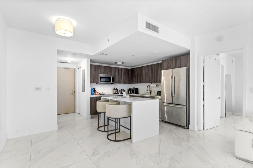 Stunning 1BD/1BA residence at Aria on the Bay in prime Edgewater - photo 2