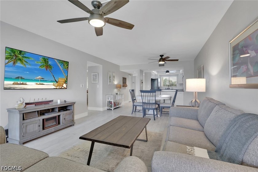 Welcome to your dream condo! This beautifully upgraded unit - photo 8