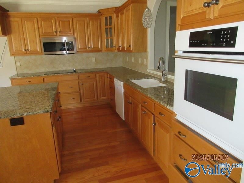Come tour this Charming garden home in popular Somerset Lake - photo 2