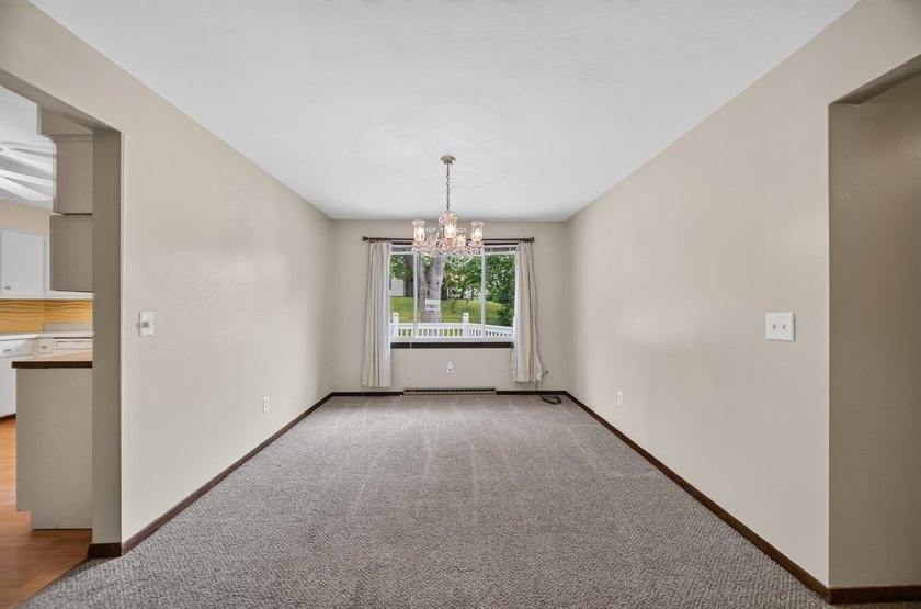 Welcome home to this spacious ranch in the heart of Millcreek! - photo 11