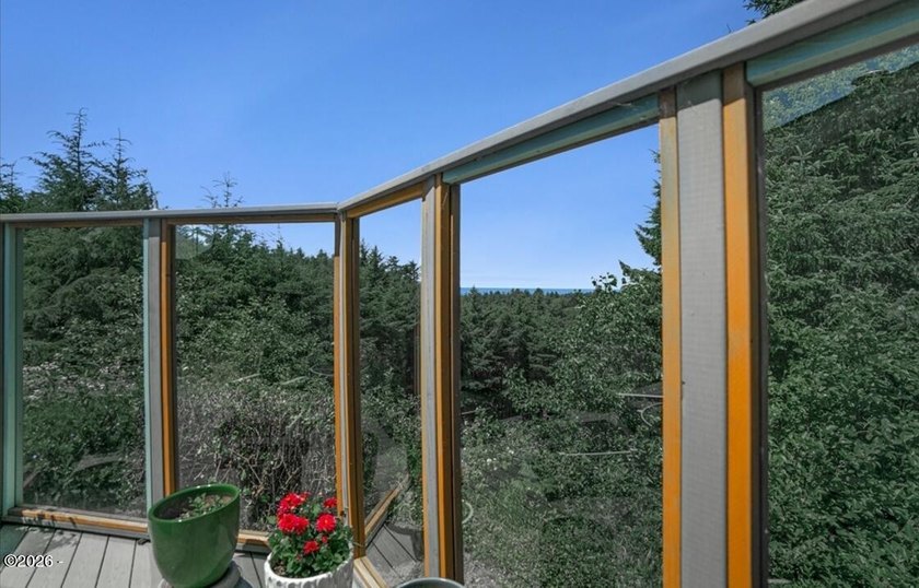 Stunning manufactured home WITH OCEAN VIEWS in a lovely - photo 12