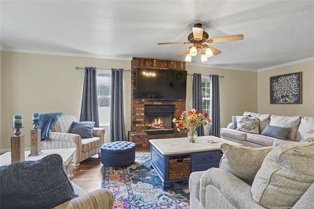 Beautiful 5-bedroom, 3.5-bath home offering space, flexibility - photo 3