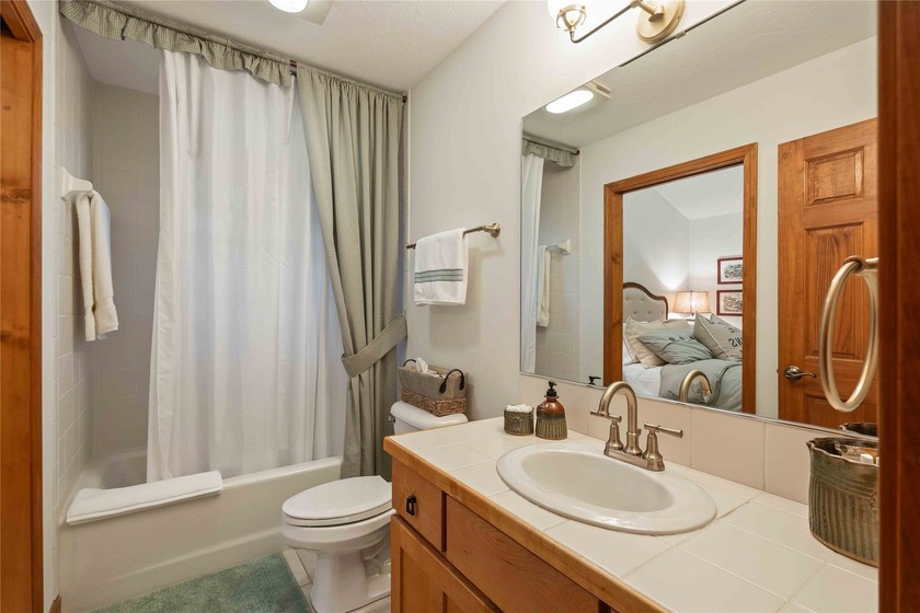 Welcome to this stunning mountain retreat with expansive views - photo 16