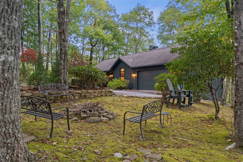 Welcome to this stunning mountain retreat with expansive views - photo 32