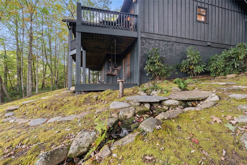 Welcome to this stunning mountain retreat with expansive views - photo 33