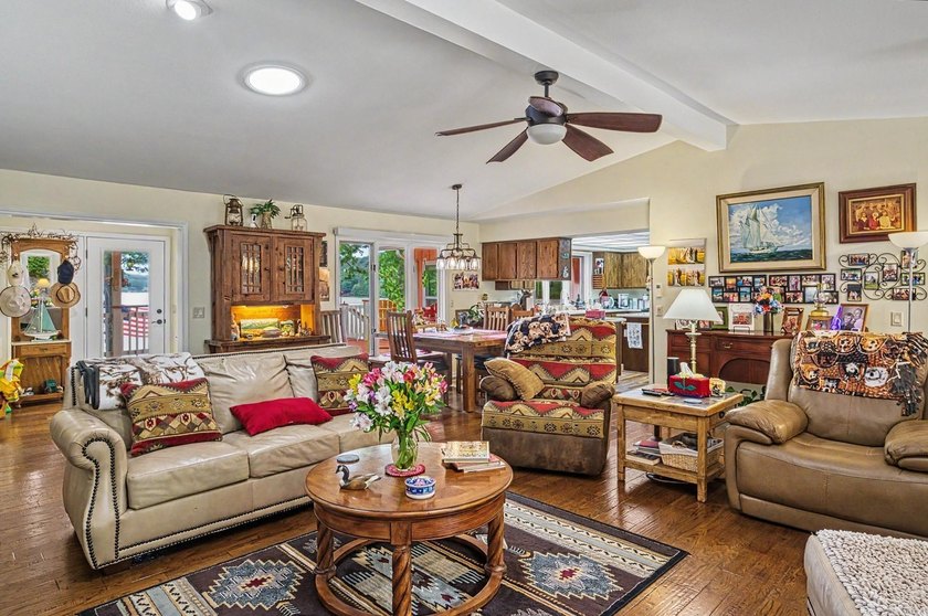 Beautiful 4 bedroom, 3 bath lakefront home on Lake Cortez - photo 7
