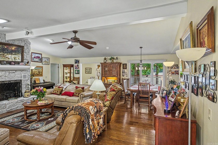 Beautiful 4 bedroom, 3 bath lakefront home on Lake Cortez - photo 10