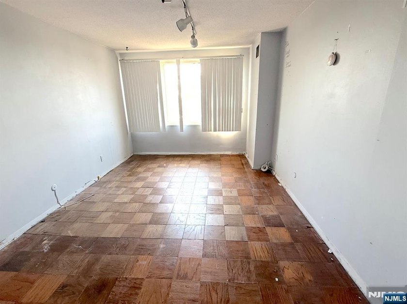Welcome to the Mediterranean West Buildinge see this spacious 2 - photo 6