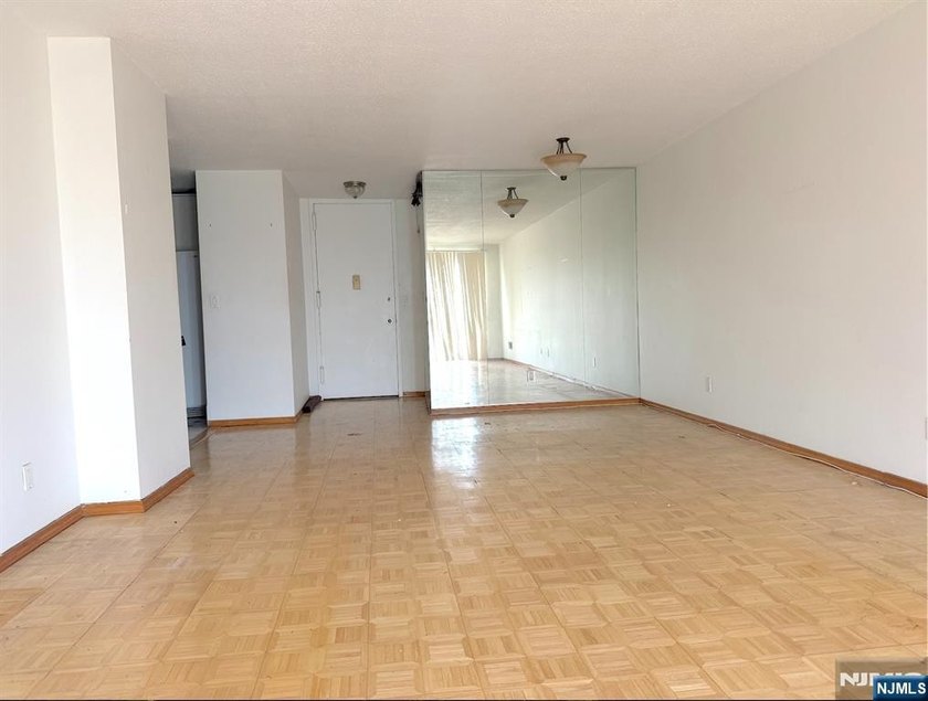 Welcome to the Mediterranean West Buildinge see this spacious 2 - photo 9