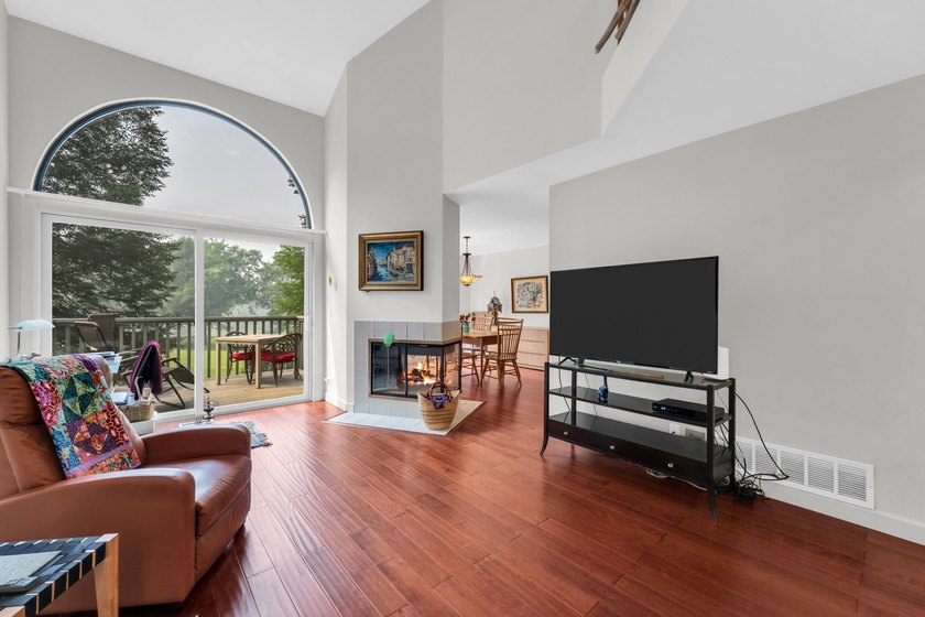 Golf Course View! Beautifully updated three-level Kensington - photo 13