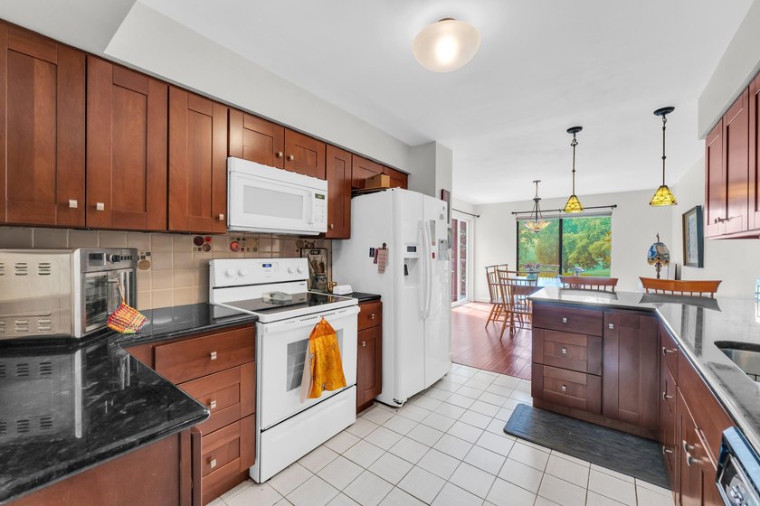 Golf Course View! Beautifully updated three-level Kensington - photo 19