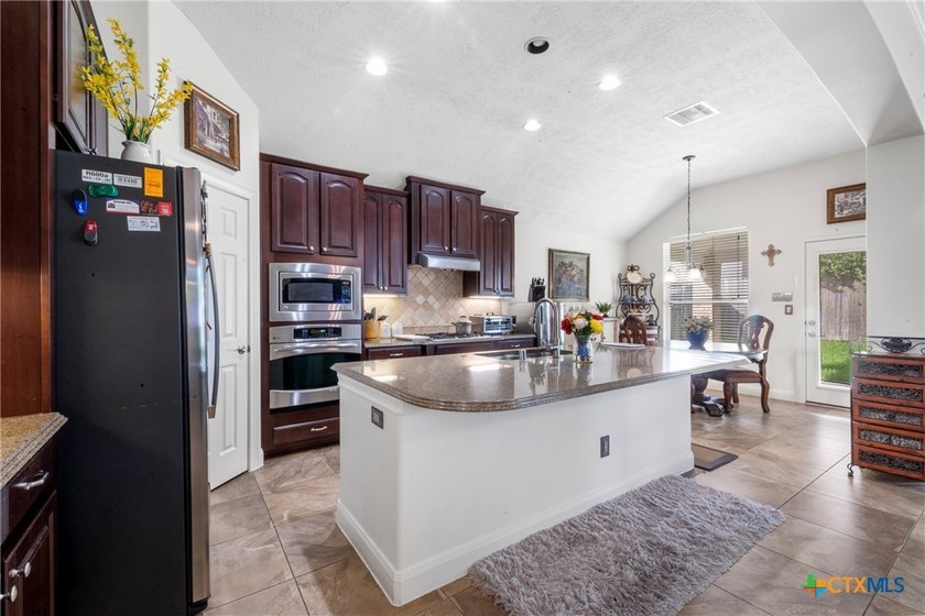 Craftsman inspired 2 story home on a corner lot with mature - photo 6