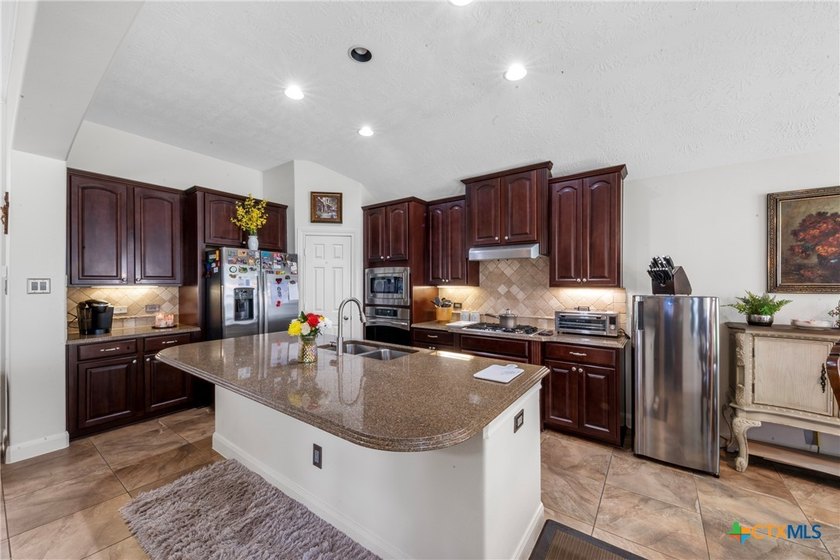 Craftsman inspired 2 story home on a corner lot with mature - photo 8