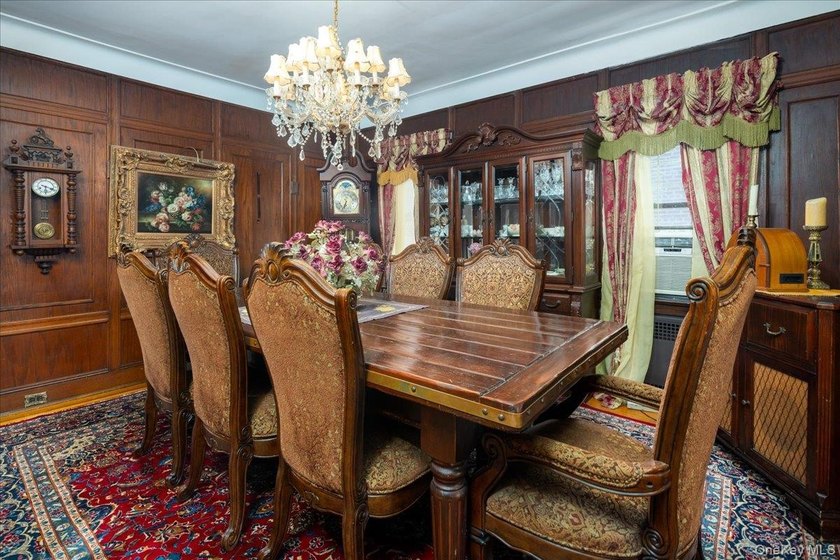 Stunning 3 Bedroom, 3 Bathroom Tudor nestled in the heart of - photo 4