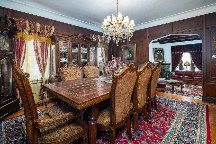 Stunning 3 Bedroom, 3 Bathroom Tudor nestled in the heart of - photo 6