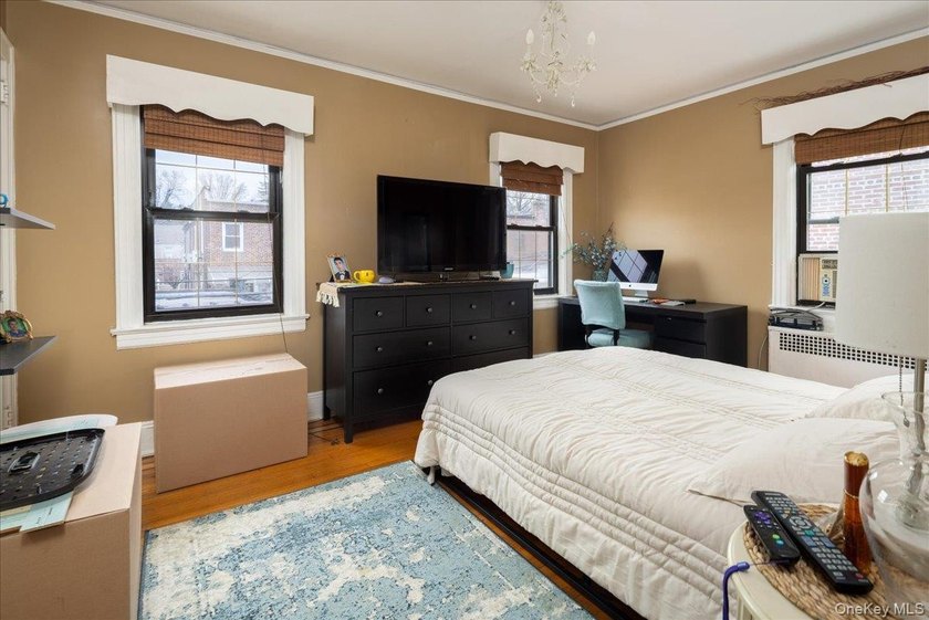 Stunning 3 Bedroom, 3 Bathroom Tudor nestled in the heart of - photo 10
