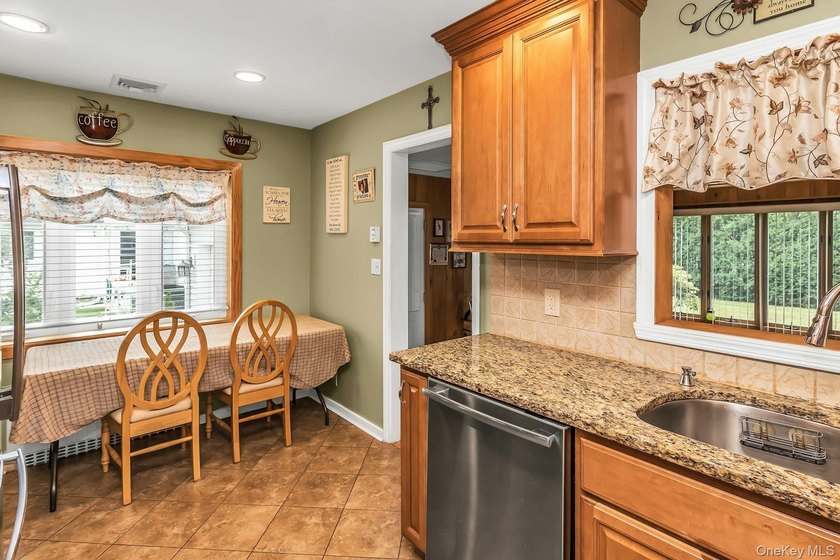 Welcome to this beautifully maintained &amp; updated property in - photo 5