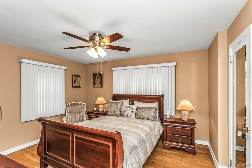 Welcome to this beautifully maintained &amp; updated property in - photo 8