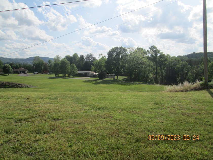 This outstanding acreage is located close to I-75 and downtown - photo 5