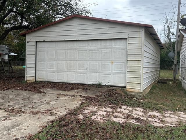 LARGE DOUBLE-WIDE HOME ON NEARLY HALF AN ACRE AND LESS THAN A - photo 3