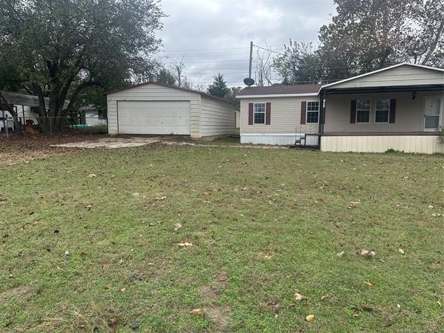 LARGE DOUBLE-WIDE HOME ON NEARLY HALF AN ACRE AND LESS THAN A - photo 6