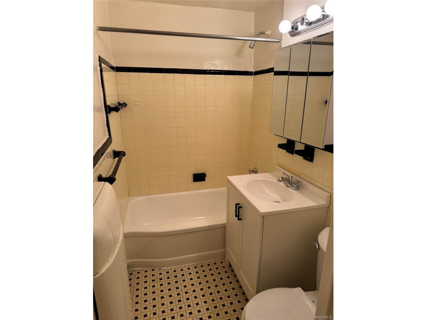 Desirable Rego Park location offers convenient access to all - photo 3
