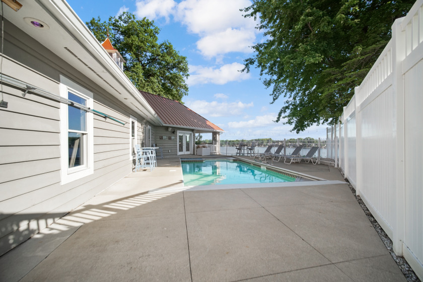Panoramic views of Pretty Lake! - photo 16
